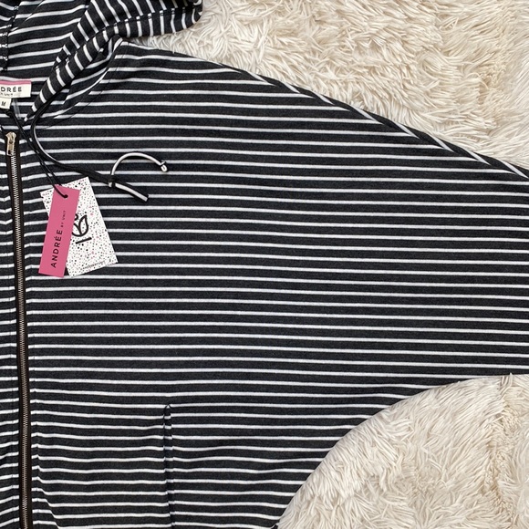 🎉HP🎉 Andreé by Unit Dolman Sleeve Hoodie 💗 Gray & White - Picture 8 of 16